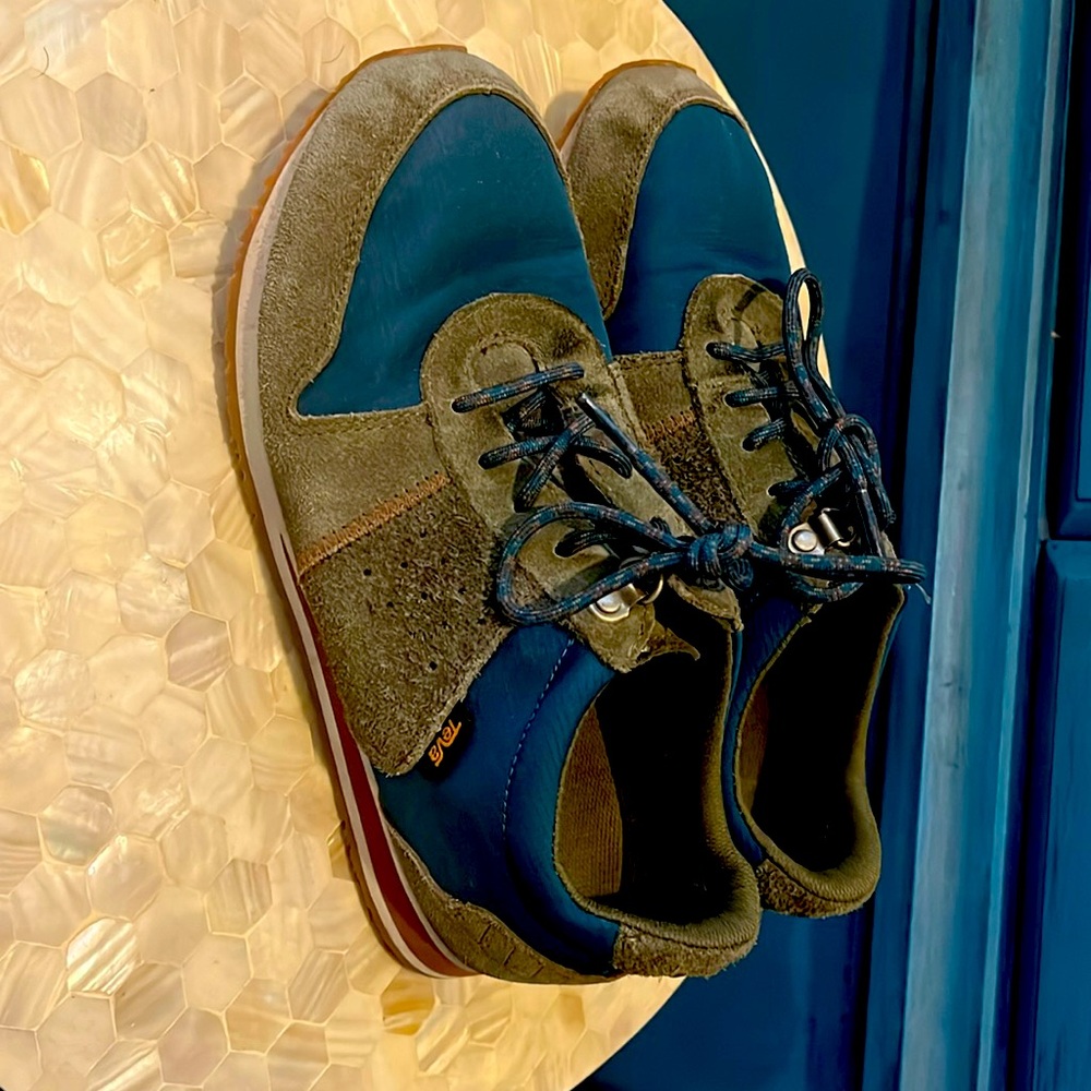 Teva Highside ‘84 sneakers, size 9
